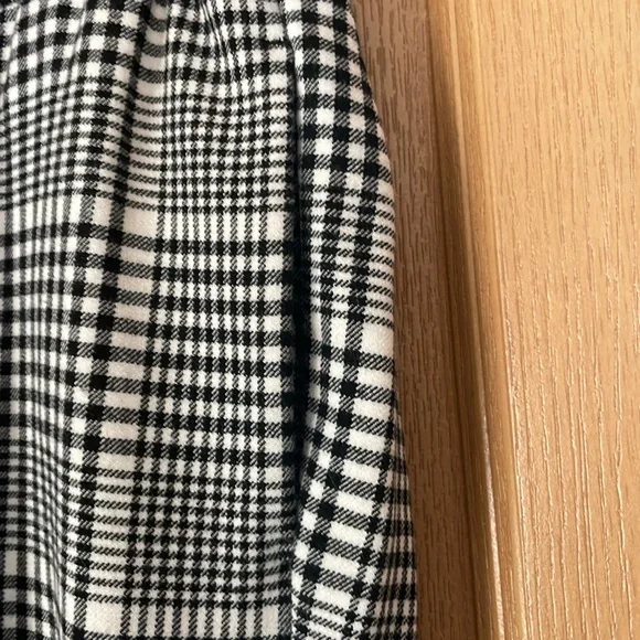 Old Navy elastic waist, wide leg, 2 pocket, polyester pants - Picture 2 of 6